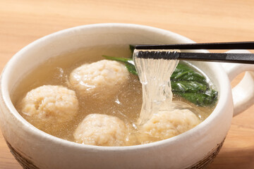 鶏つくね　春雨スープ