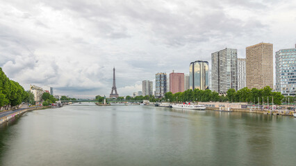 Naklejka premium The Statue of Liberty and the Eiffel Tower timelapse hyperlapse with modern buildings. Paris, France