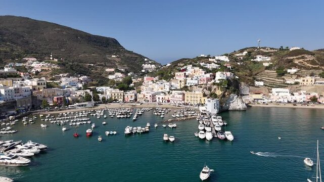 Il porto dell'Isola di Ponza, Lazio, Italia, Meditterraneo. 
Vista Aerea drone dell'isola pi&ugrave; bella d'Italia. Mare, estate, vacanza.