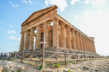 Obraz premium Columns from Valle dei Templi in Agrigento, Sicily, Italy, Europe