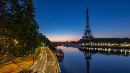 Obraz premium Eiffel Tower and the Seine river night to day timelapse, Paris, France