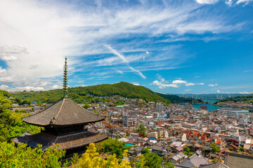 天寧寺の三重塔と尾道の町並み(広島県尾道市)