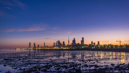 Fototapeta premium Seaside skyline of Kuwait city from night to day timelapse