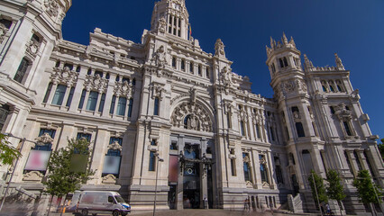 Obraz premium Cibeles Palace timelapse hyperlapse: City Hall of Madrid. In Madrid, Spain