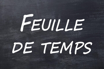 Obraz premium Feuille de temps tableau noir