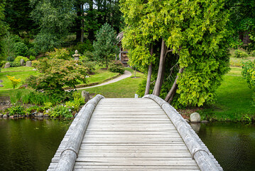 Landscape photography of wooden bridge and pond in Japanese style garden; park; botanic;lily; water; grass; reflection; bush; flower; beauty