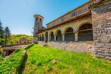 Fototapeta premium Traditionally houses in the mountains village of Kipoi, Zagori, Greece, near vikos george