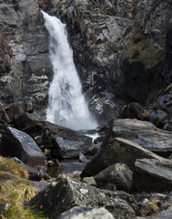 Obraz premium View of Kurkure waterfall in Chulyshman valley in Altay mountains