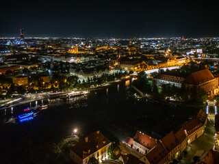 Wrocław widziany z lotu ptaka nocą
