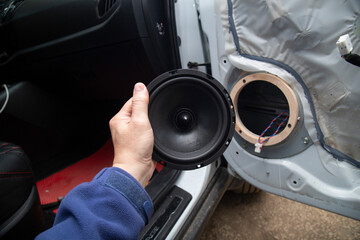 Car audio system.Installation of acoustics in the front doors of the car.