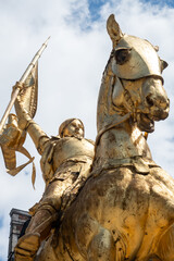 Statue equestre de Jeanne d Arc sur la place des Pyramide a Paris - France