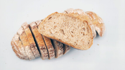 オーガニックパン・田舎パン・素朴なパン・全粒粉／Organic bread, country bread, rustic bread, whole grain／유기농 빵·시골 빵·소박한 빵·전립분