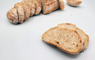 オーガニックパン・田舎パン・素朴なパン・全粒粉／Organic bread, country bread, rustic bread, whole grain／유기농 빵·시골 빵·소박한 빵·전립분