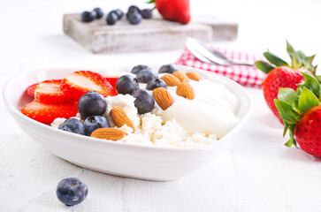 cottage cheese with fresh berries for a healthy breakfast