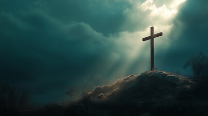 Krzyż symbolizujący śmierć i zmartwychwstanie Jezusa Chrystusa na wzgórzu Golgota. Niebo jest spowite światłem i chmurami, tworząc wzniosłą i mistyczną atmosferę tego świętego miejsca. © Sawyer0