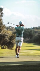 Obraz premium Golfer Taking a Swing on the Course