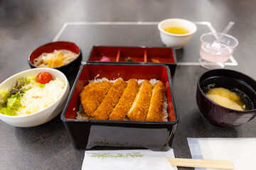 ソースカツ重定食