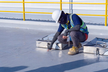 Engineer is working inspection damaged of roof slab of watertank finding concrete crack and damaged of water proofing above water tank © Kittisak