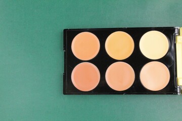 make up palette. makeup tool with six shadow colors. women's makeup equipment