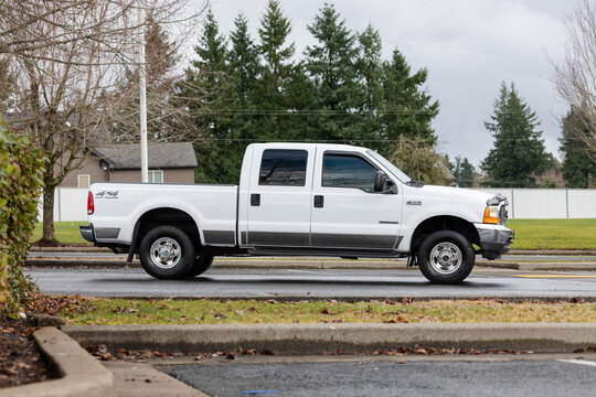 Portland, Oregon-USA-Jan 23, 2024- 2000 White Ford F-250 XLT Super Duty Power Stroke Diesel V8 pickup truck American 4X4 SUV off-road vehicle exterior	
