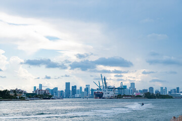 Fototapeta premium Miami skyline. Miami beach city downtown. Seaport and building skyscraper. Cityscape of Miami downtown. Florida with modern skyscrapers in downtown Miami. Skyline marina cityscape. Sunset view
