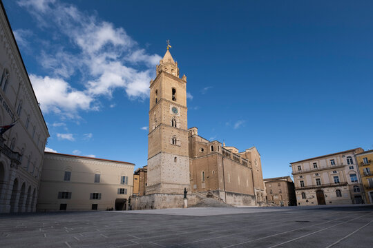 Chieti, Cathedral, Piazza San Giustino