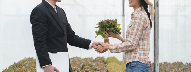 small business farm owner agree sell produce to local food market