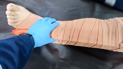 splinting a leg bitten by a snake