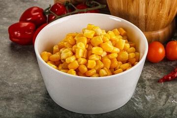 Sweet canned ripe corn grain