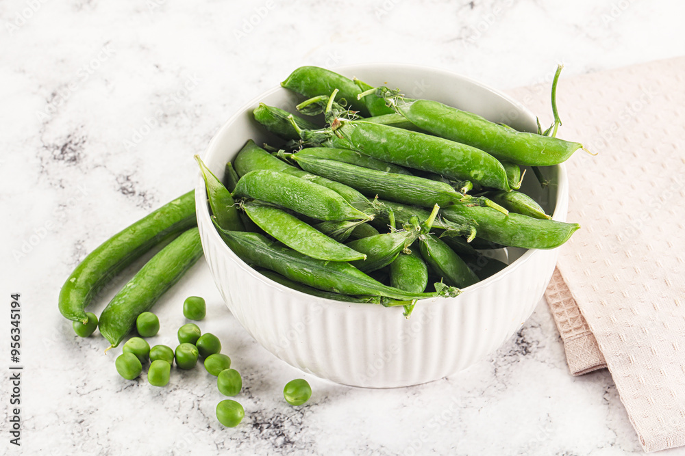 Wall mural sweet young green peas heap