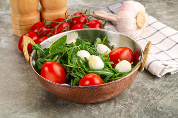 Salad with mozzarella and arugula