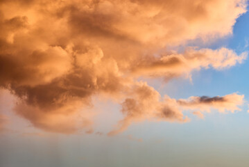 Obraz premium Beautiful vibrant sunset clouds with blue sky