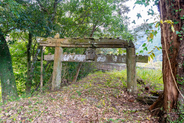 鷹子神社の埋没鳥居（薩摩川内市入来町）