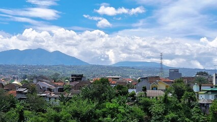 Obraz premium sunny day in the rural area around the mountains with beautiful cloud and blue sky view