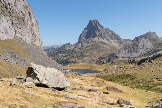 Pyrenees National Park. Midi d'Ossau Peak, Lac  Casterau