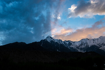 Atardecer en el macizo del Nanga Parbat, Pakistan