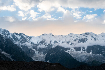 Fototapeta premium Atardecer en el macizo del Nanga Parbat, Pakistán