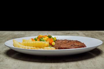 A plate of food with a piece of picanha meat