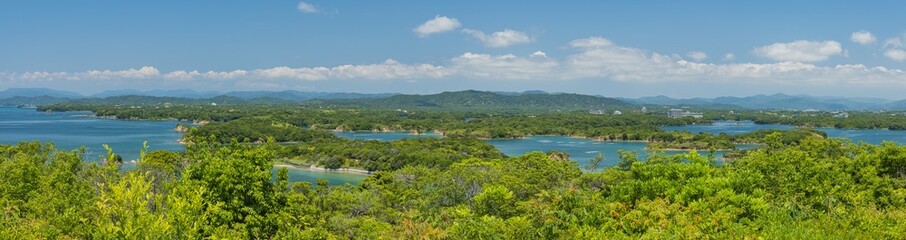 日本　三重県志摩市のともやま公園内にある桐垣展望台からの眺める島々と英虞湾