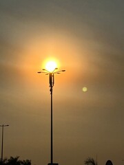 Sol se pondo em post de iluminação 