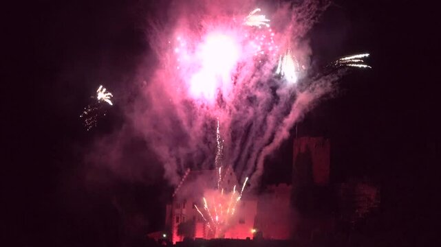 B&uuml;hnenfeuerwerk, Kaltfeuerwerk vor Burg Mildenburg, Miltenberg, tierfreundlich, ohne Knall, Bayern