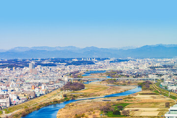 Fototapeta premium 多摩川 の 河川敷 は 東京都 と 神奈川県 の 都県境 【 首都圏 の 河川 】