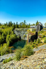 Fototapeta premium Spätsommer Wanderung durch den wunderschönen Thüringer Schieferpark bei Lehesten am Rennsteig - Thüringen - Deutschland