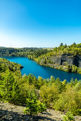 Fototapeta premium Spätsommer Wanderung durch den wunderschönen Thüringer Schieferpark bei Lehesten am Rennsteig - Thüringen - Deutschland