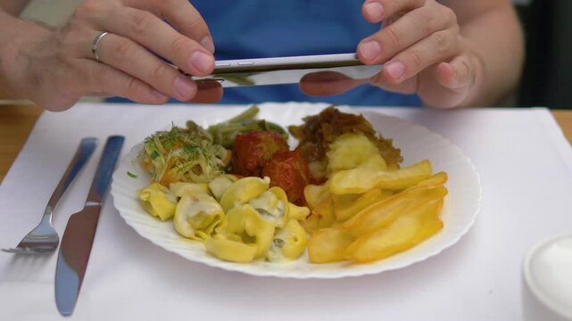 Taking picture of the dinner in the reastaurant in 4k slow motion 60fps