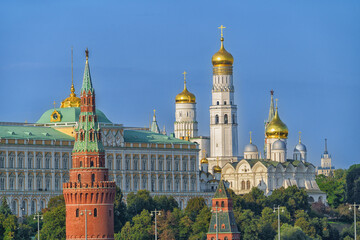 Fototapeta premium View of the Kremlin Cathedrals from the Patriarchal Bridge in Moscow, Russia