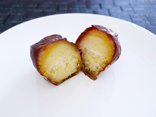 日本のさつまいもの冷凍焼きいもの断面