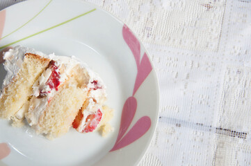 vanilla cake with strawberry