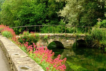 Stone bridge over the River Coln to the Arlington Row cottages i