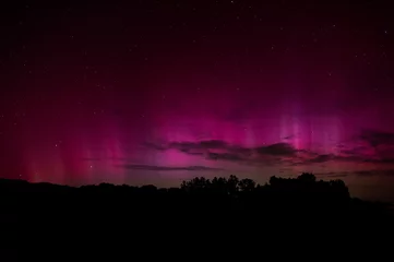 Aurores boréales roses et rouges sur la plage en Corse  © Marine Robin 
